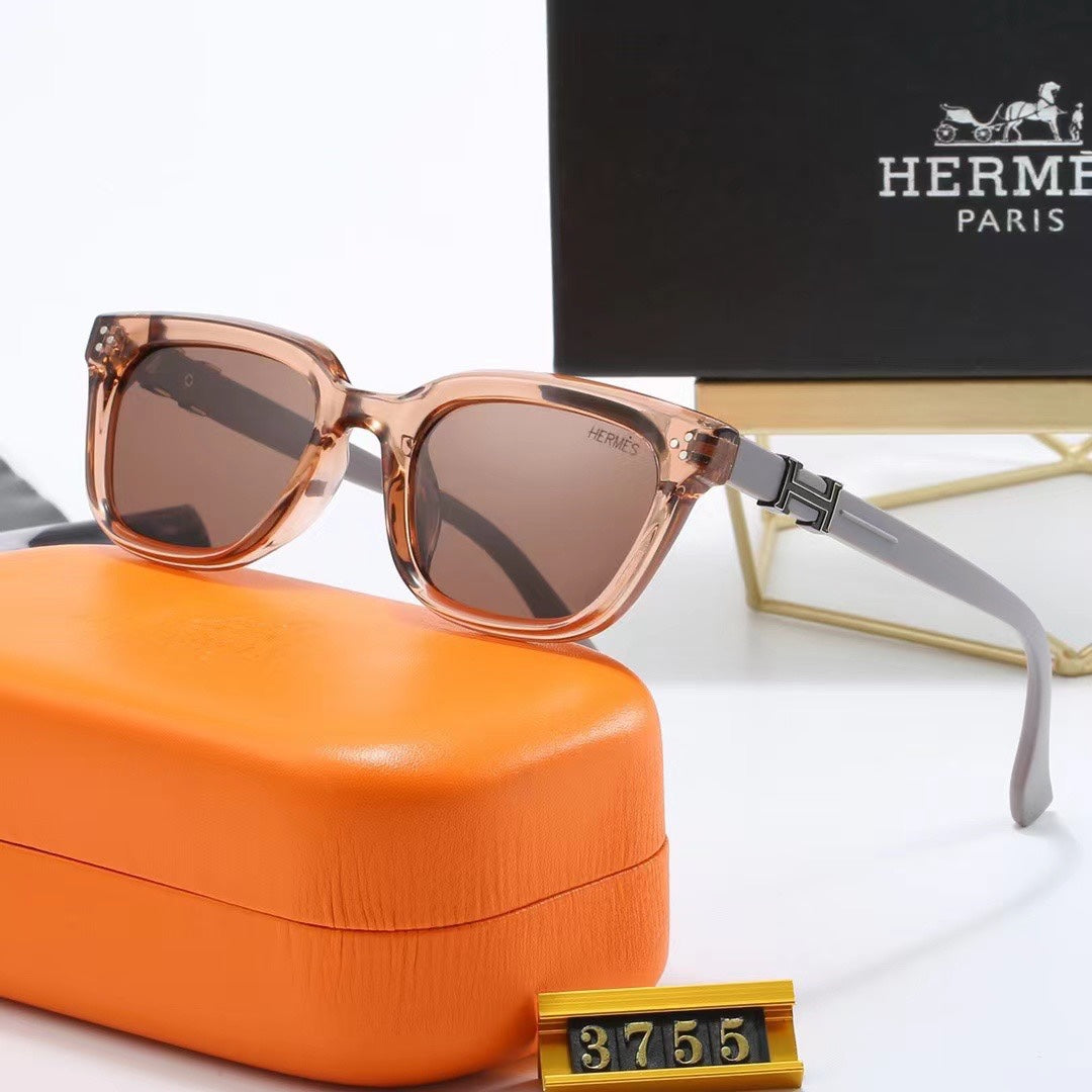 Elegant Wayfarer Sunglasses