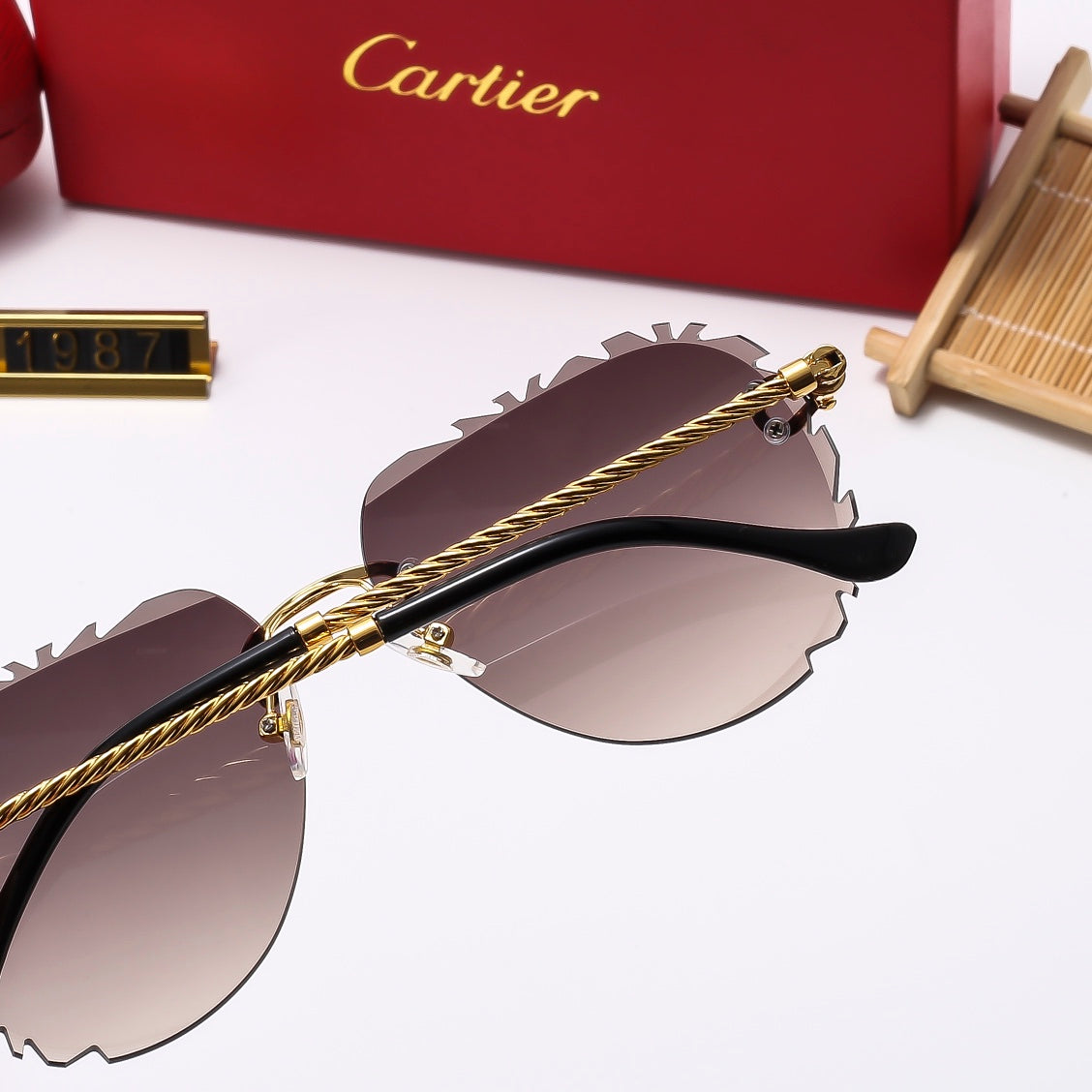 Luxury Eyewear: Elevate Your Style with Exquisite Craftsmanship-126